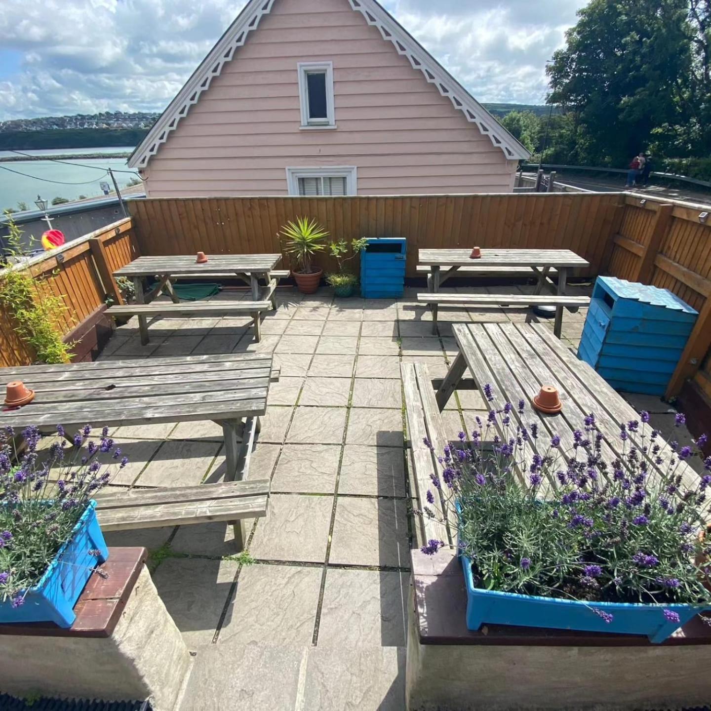 Rose And Crown Hotel & Hope And Anchor Bar Goodwick 外观 照片