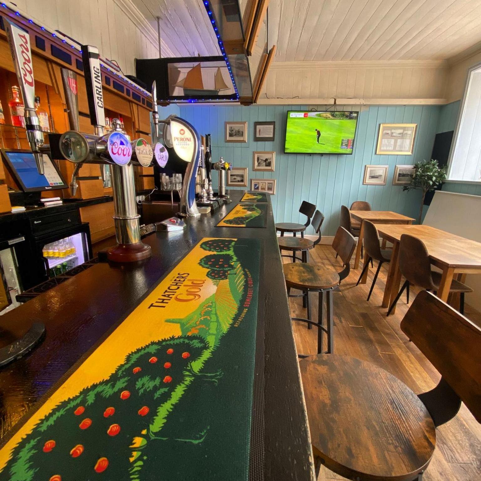 Rose And Crown Hotel & Hope And Anchor Bar Goodwick 外观 照片