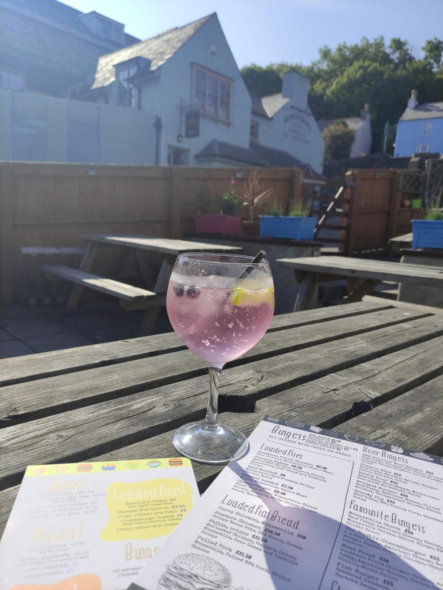 Rose And Crown Hotel & Hope And Anchor Bar Goodwick 外观 照片